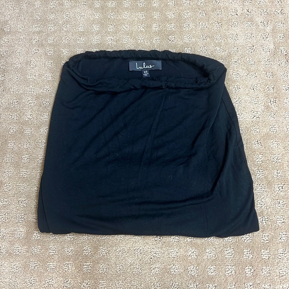 Lulu’s black mini skirt